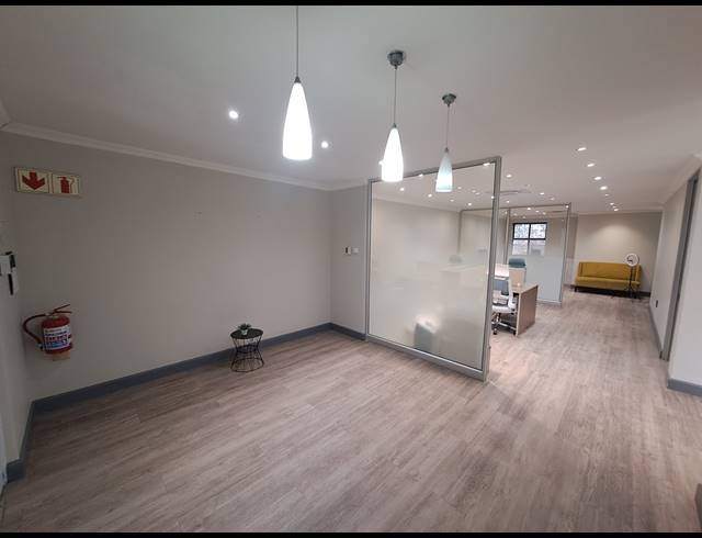 140M² OFFICE TO LET IN DUNKELD WEST